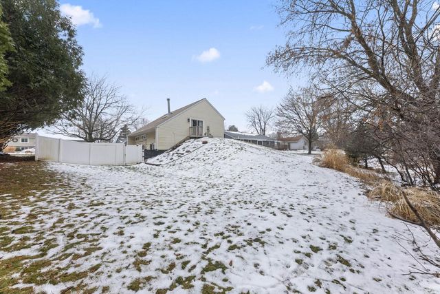 909 York Imperial DRIVE, Oconomowoc, WI 53066