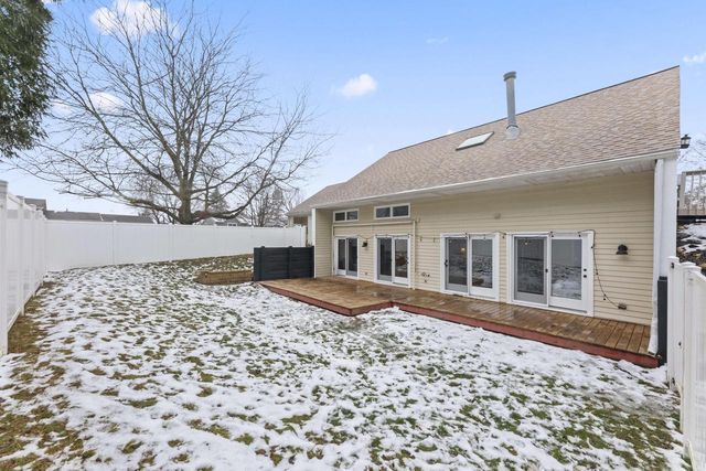 909 York Imperial DRIVE, Oconomowoc, WI 53066