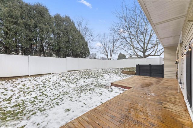 909 York Imperial DRIVE, Oconomowoc, WI 53066