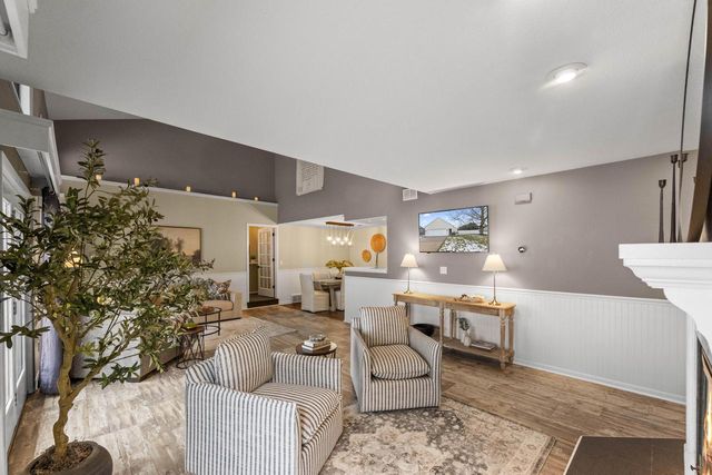 909 York Imperial DRIVE, Oconomowoc, WI 53066