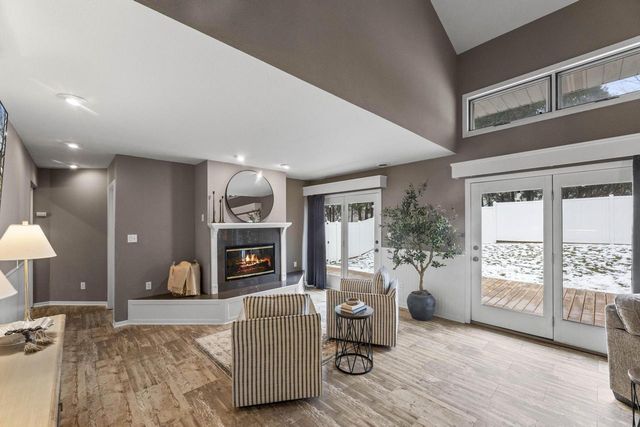 909 York Imperial DRIVE, Oconomowoc, WI 53066