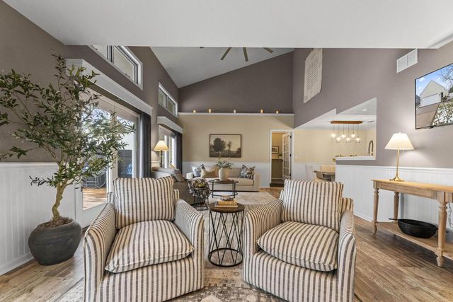 909 York Imperial DRIVE, Oconomowoc, WI 53066