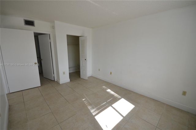 15201 SW 80th St 207, Miami, FL 33193