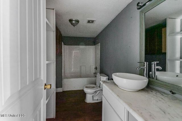 3827 Victor Street, Pascagoula, MS 39567