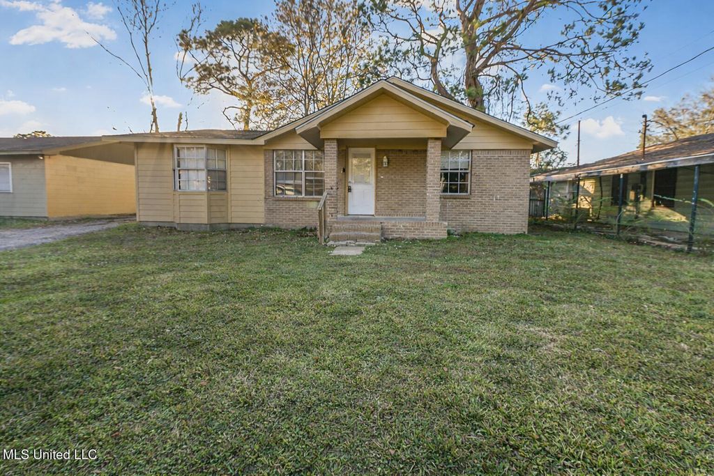 3827 Victor Street, Pascagoula, MS 39567
