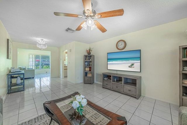 135 NW 14th Street, Boynton Beach, FL 33426