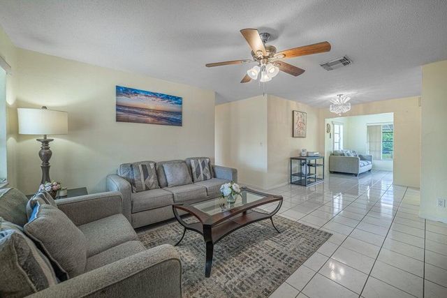 135 NW 14th Street, Boynton Beach, FL 33426