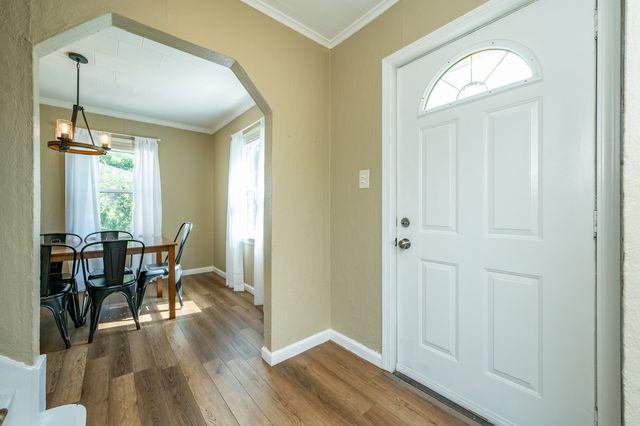 512 11th Street, West Des Moines, IA 50265