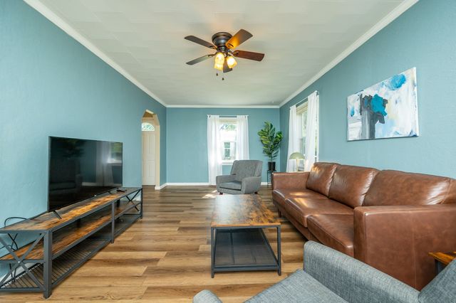 512 11th Street, West Des Moines, IA 50265