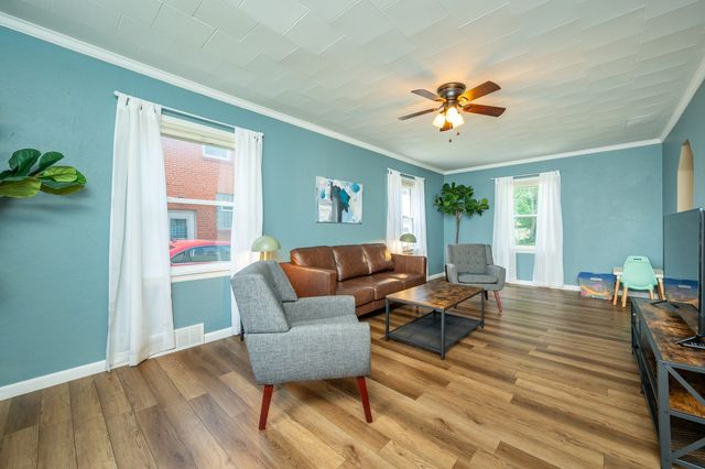 512 11th Street, West Des Moines, IA 50265