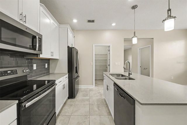 11118 LONGLEAF WOODS DRIVE, Orlando, FL 32832