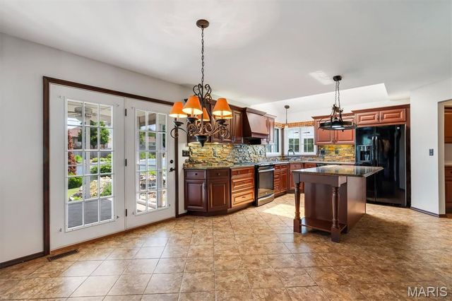 2100 Seven Oaks Drive, St Charles, MO 63303