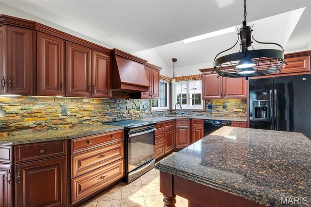 2100 Seven Oaks Drive, St Charles, MO 63303