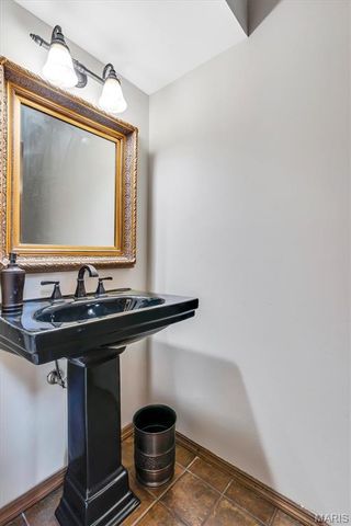 2100 Seven Oaks Drive, St Charles, MO 63303