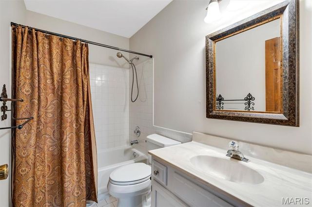 2100 Seven Oaks Drive, St Charles, MO 63303