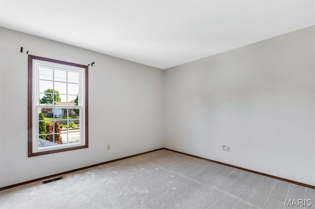 2100 Seven Oaks Drive, St Charles, MO 63303
