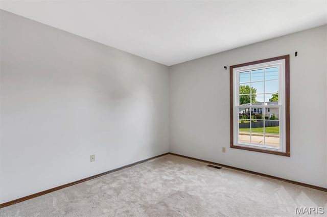 2100 Seven Oaks Drive, St Charles, MO 63303