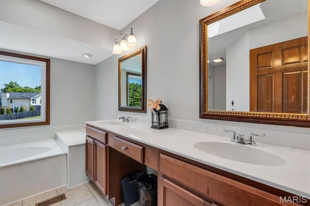 2100 Seven Oaks Drive, St Charles, MO 63303