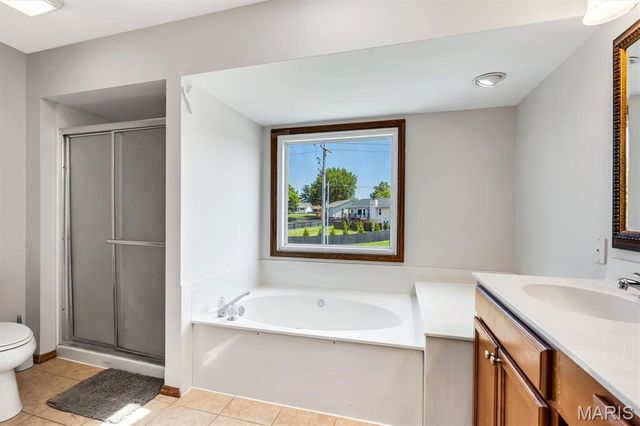 2100 Seven Oaks Drive, St Charles, MO 63303