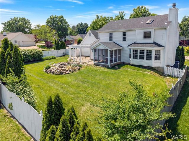 2100 Seven Oaks Drive, St Charles, MO 63303