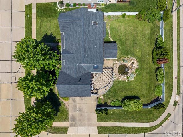 2100 Seven Oaks Drive, St Charles, MO 63303