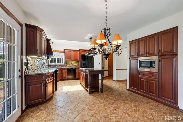 2100 Seven Oaks Drive, St Charles, MO 63303