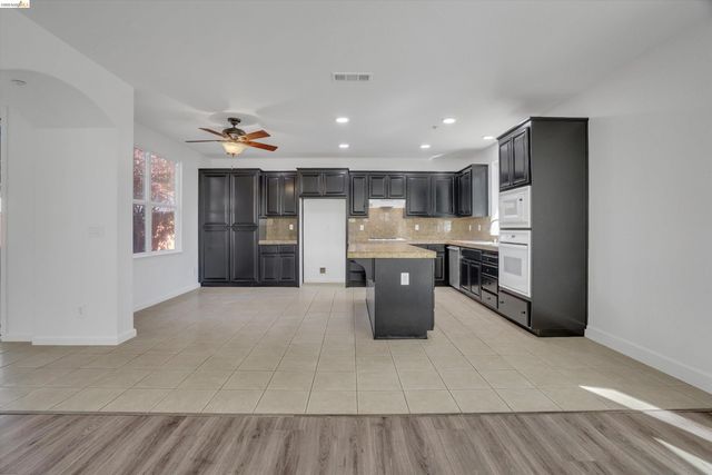 2340 St Augustine Dr, Brentwood, CA 94513