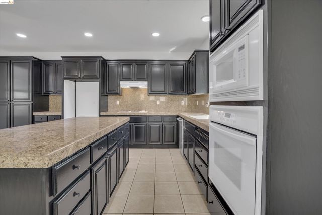 2340 St Augustine Dr, Brentwood, CA 94513