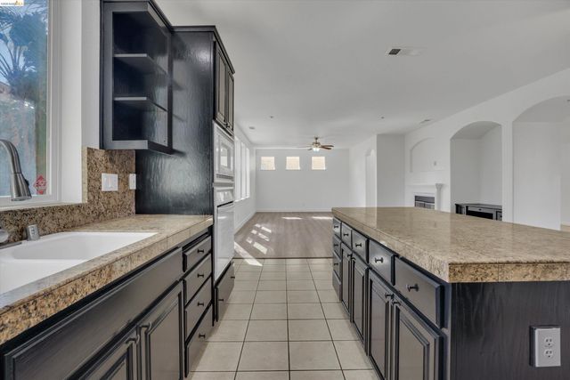 2340 St Augustine Dr, Brentwood, CA 94513