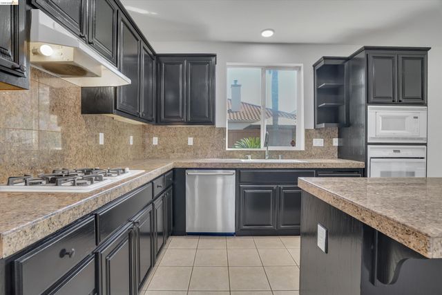 2340 St Augustine Dr, Brentwood, CA 94513