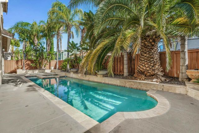 2340 St Augustine Dr, Brentwood, CA 94513