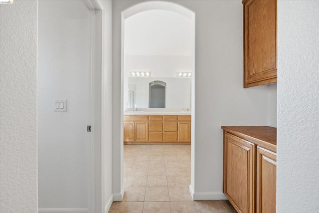 2340 St Augustine Dr, Brentwood, CA 94513