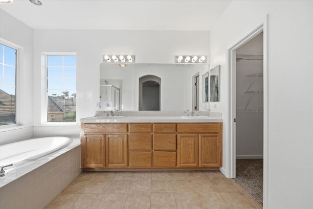 2340 St Augustine Dr, Brentwood, CA 94513