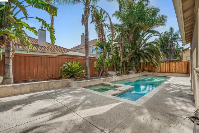 2340 St Augustine Dr, Brentwood, CA 94513