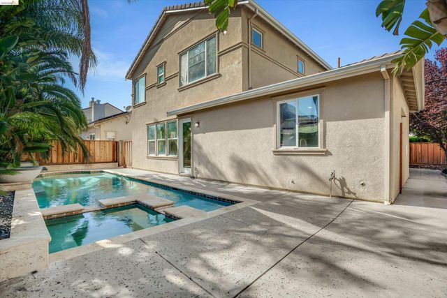 2340 St Augustine Dr, Brentwood, CA 94513