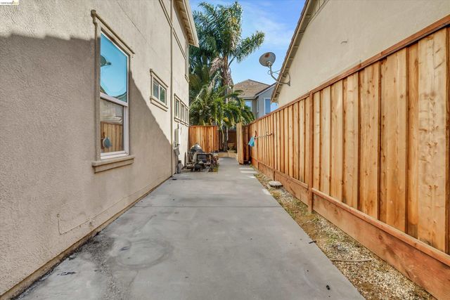 2340 St Augustine Dr, Brentwood, CA 94513