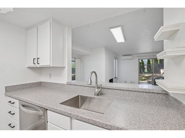 10141 Sw TRAPPER Ter, Beaverton, OR 97008