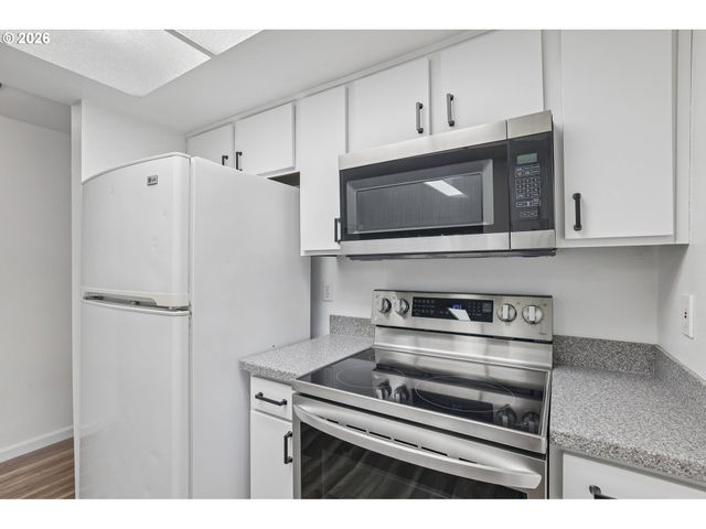 10141 Sw TRAPPER Ter, Beaverton, OR 97008
