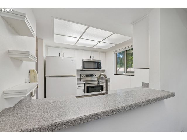 10141 Sw TRAPPER Ter, Beaverton, OR 97008