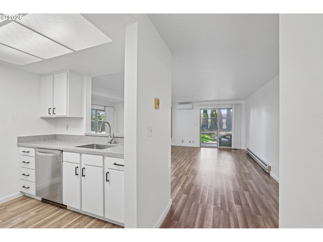 10141 Sw TRAPPER Ter, Beaverton, OR 97008