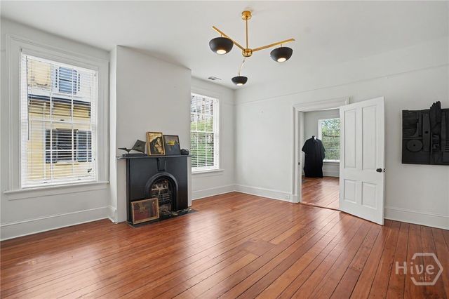 10 W Liberty Street, Savannah, GA 31401