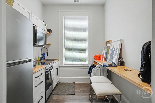 10 W Liberty Street, Savannah, GA 31401
