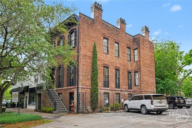 10 W Liberty Street, Savannah, GA 31401