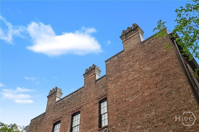 10 W Liberty Street, Savannah, GA 31401
