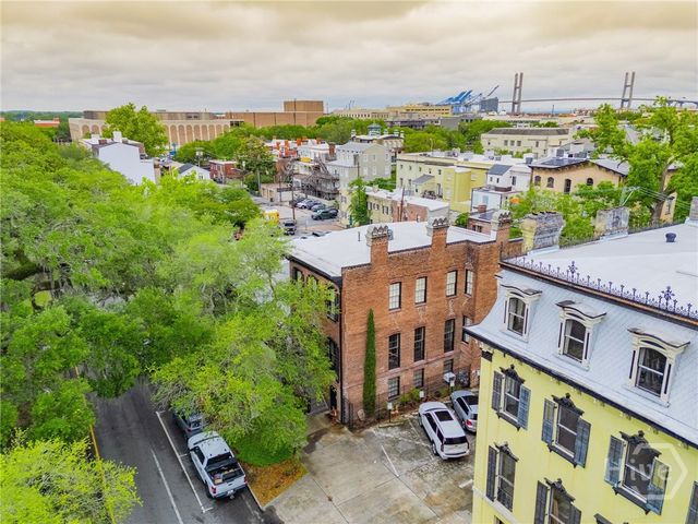 10 W Liberty Street, Savannah, GA 31401
