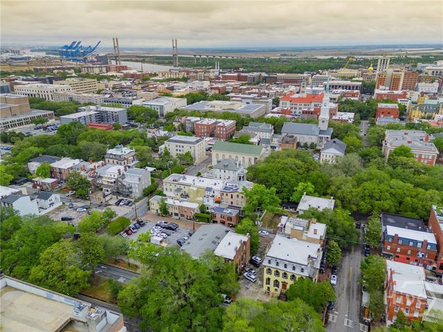 10 W Liberty Street, Savannah, GA 31401