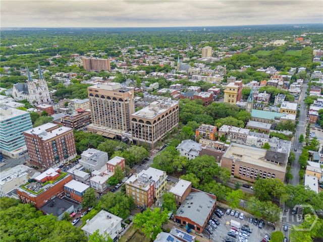 10 W Liberty Street, Savannah, GA 31401