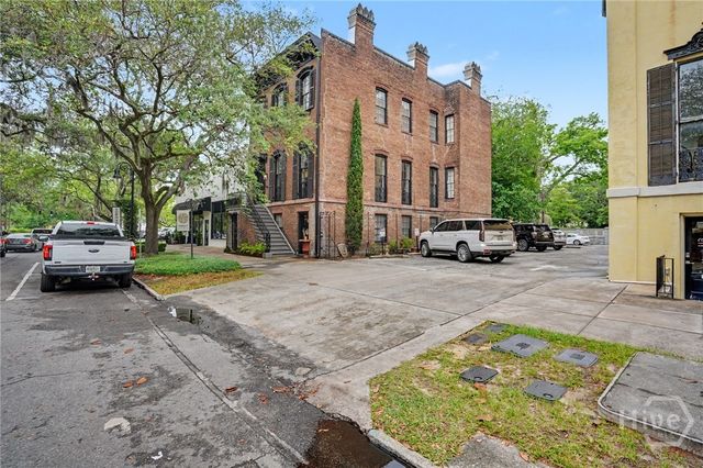 10 W Liberty Street, Savannah, GA 31401