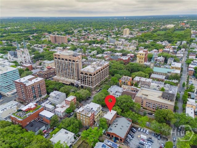 10 W Liberty Street, Savannah, GA 31401