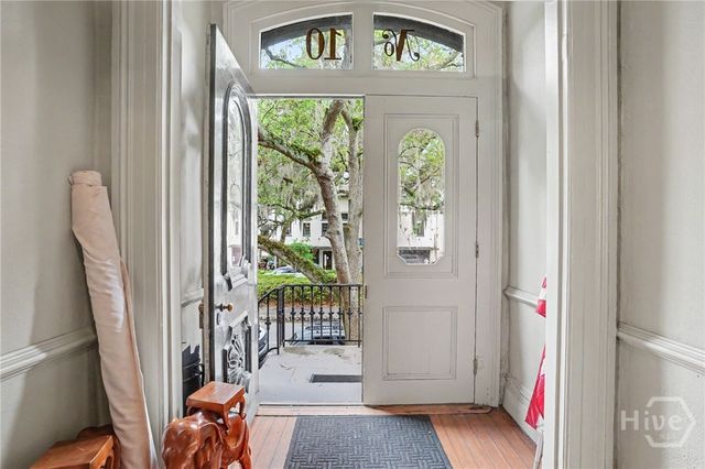 10 W Liberty Street, Savannah, GA 31401